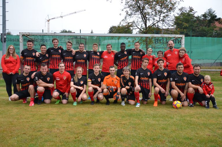 Power Ranger gewinnen 11. Sauwa Kicker`03 Sommerturnier